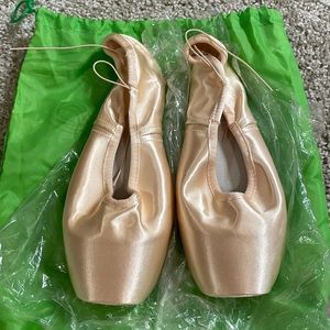 Gaynor 9.5 Wide 4 BoxBallet Shoes 4-522-22